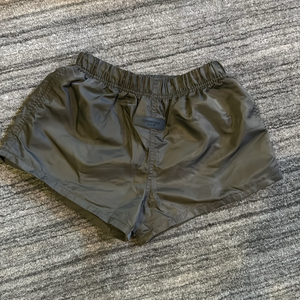 Fear of God Essential shorts xs Nylon